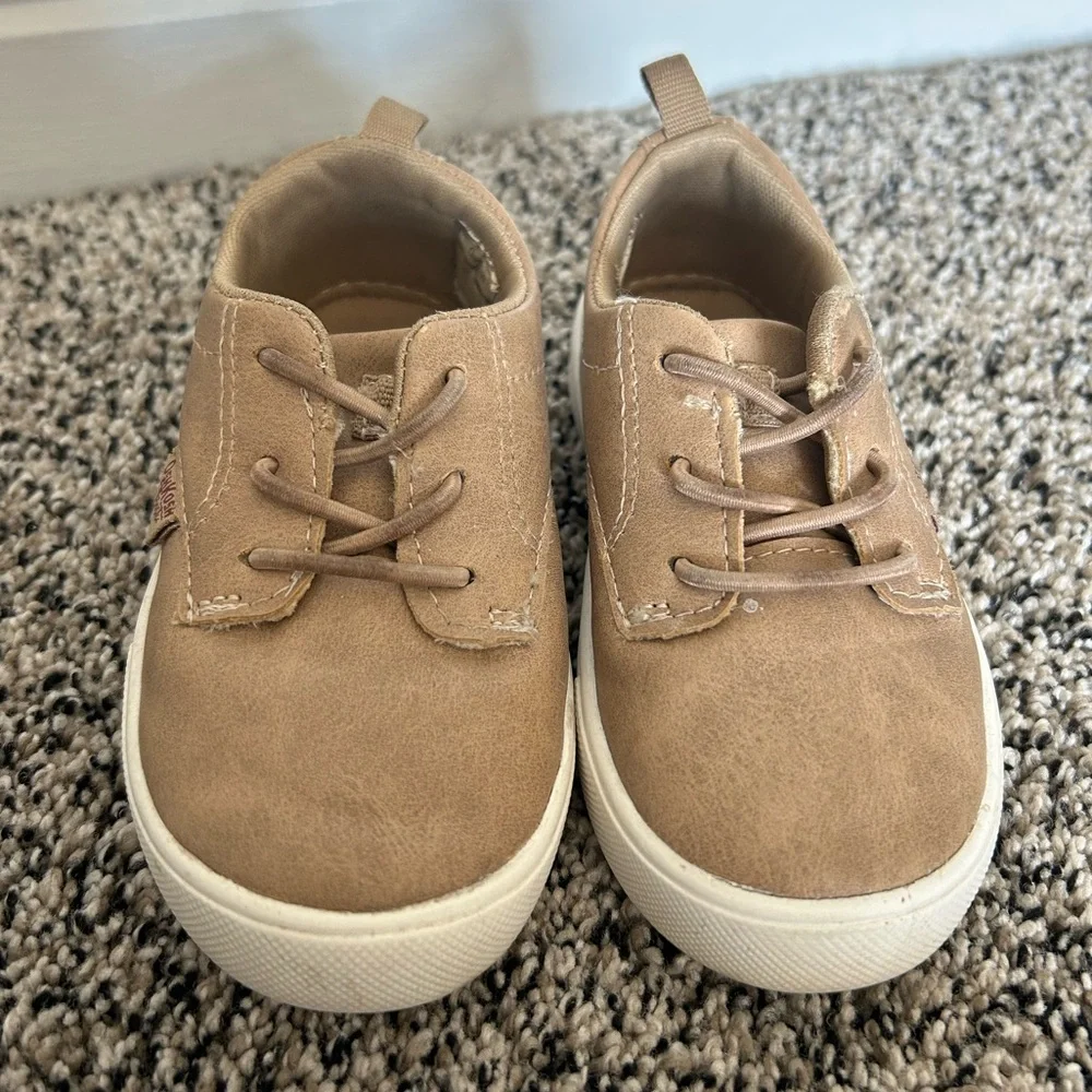 Toddler Boy Oshkosh Tan Sneaker — size 7 - Picture 7 of 9